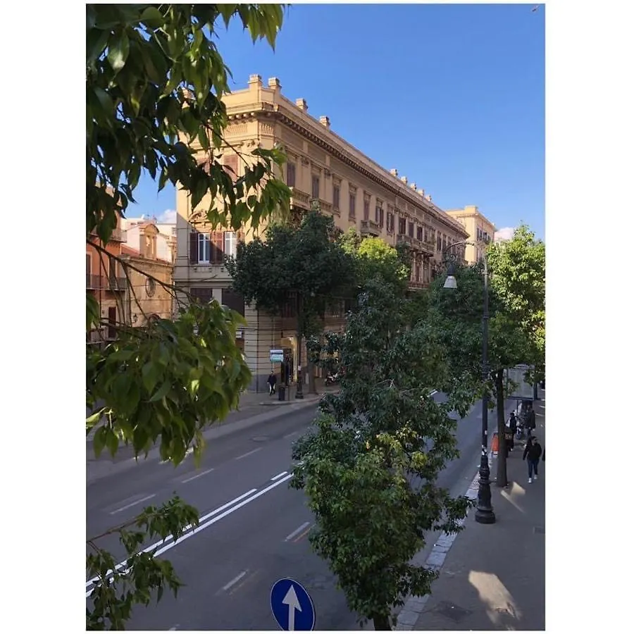 B&B Angolo83 Palermo Centro 0*,  Италия